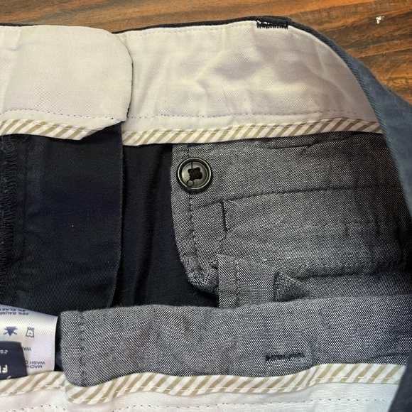 Land's End Navy Bermuda Chino Shorts Fit 2 Women's Size 8 Classic Neutral Spring - Picture 4 of 6